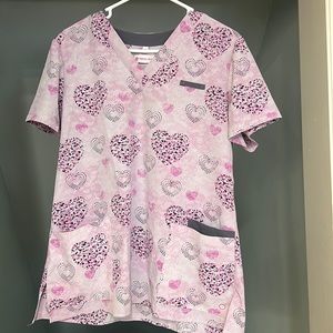 Medium Scrub Top - pink with hearts